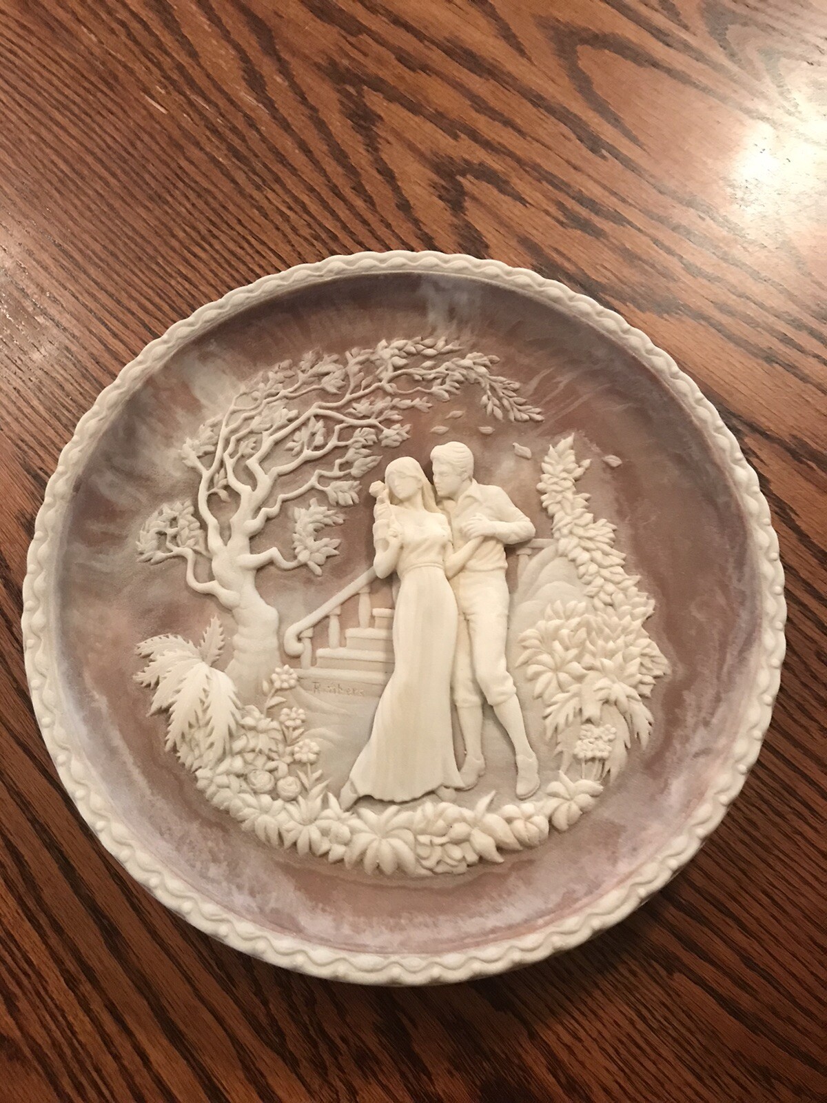 Incolay Stone Plate The Kiss Sculputured by Roger Akers Plate No 11815