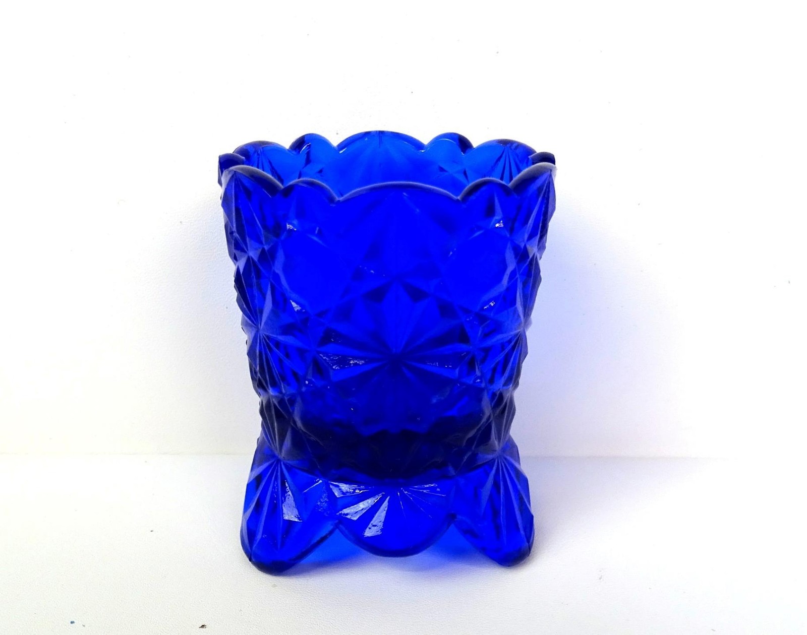 Boyd Glass Cobalt Blue Daisy & Button 3 Toed 2.5\