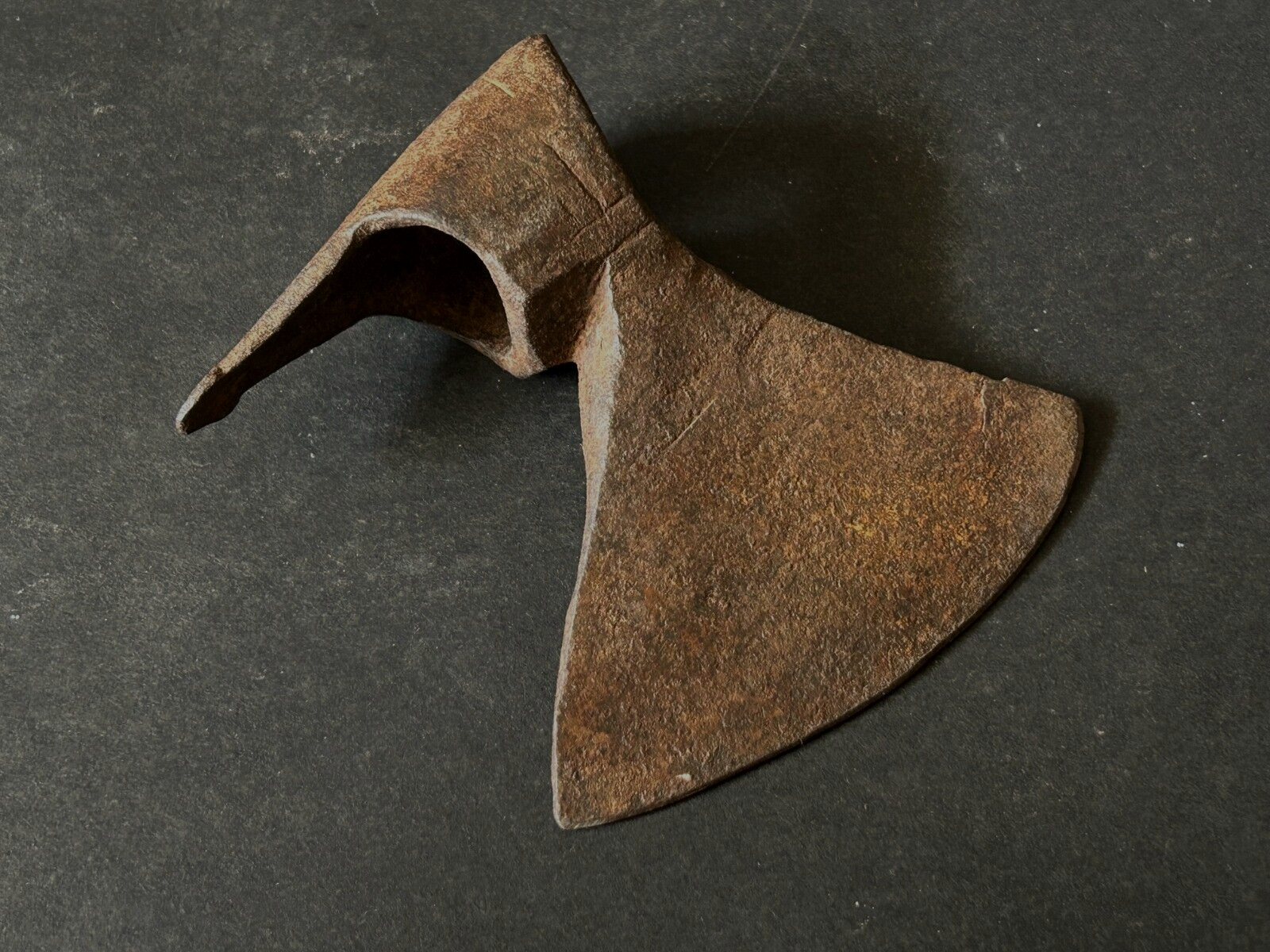 OLD VINTAGE HAND-FORGED TRIBAL IRON AXE A PIECE OF HISTORY INDIA\'S BLACKSMITH