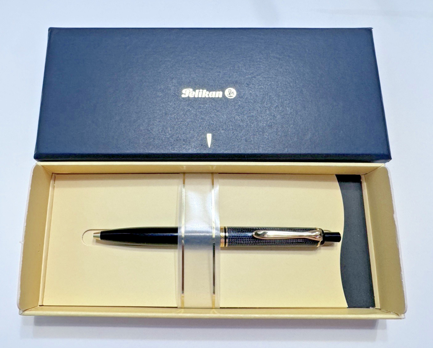 Ultra Rare Pelikan K200 Snakeskin Ballpoint Pen Mid 1990s Snakeskin and Black Ultra Rare Pelikan K200 Snakeskin Ballpoint Pen Mid 1990s Snakeskin and Black