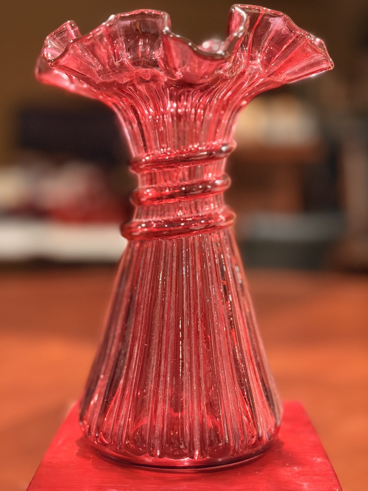Gorgeus Vintage Fenton Country Cranberry Wheat Vase 3 Ring Neck 7.5\ Gorgeus Vintage Fenton Country Cranberry Wheat Vase 3 Ring Neck 7.5\