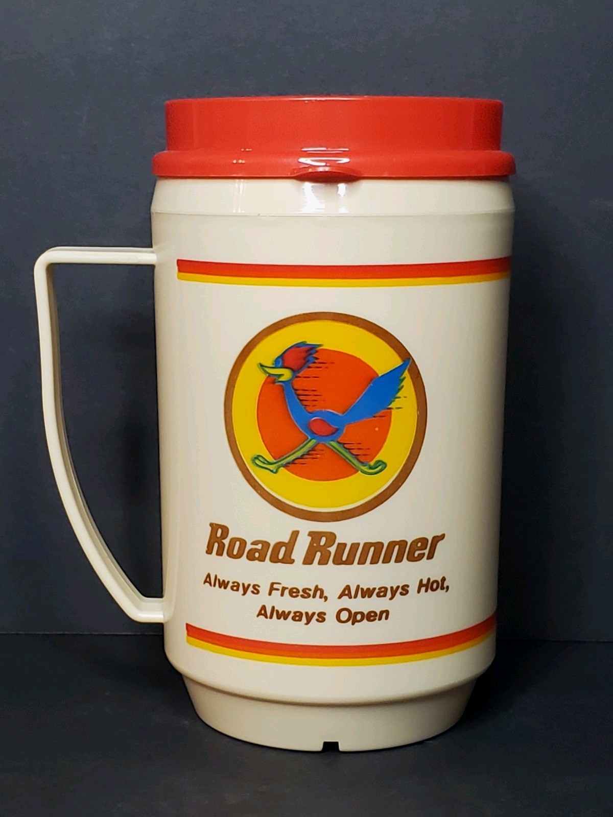 Vintage RARE Roadrunner Gas Station Insulated Travel Mug .39 Refills EXCELLENT
