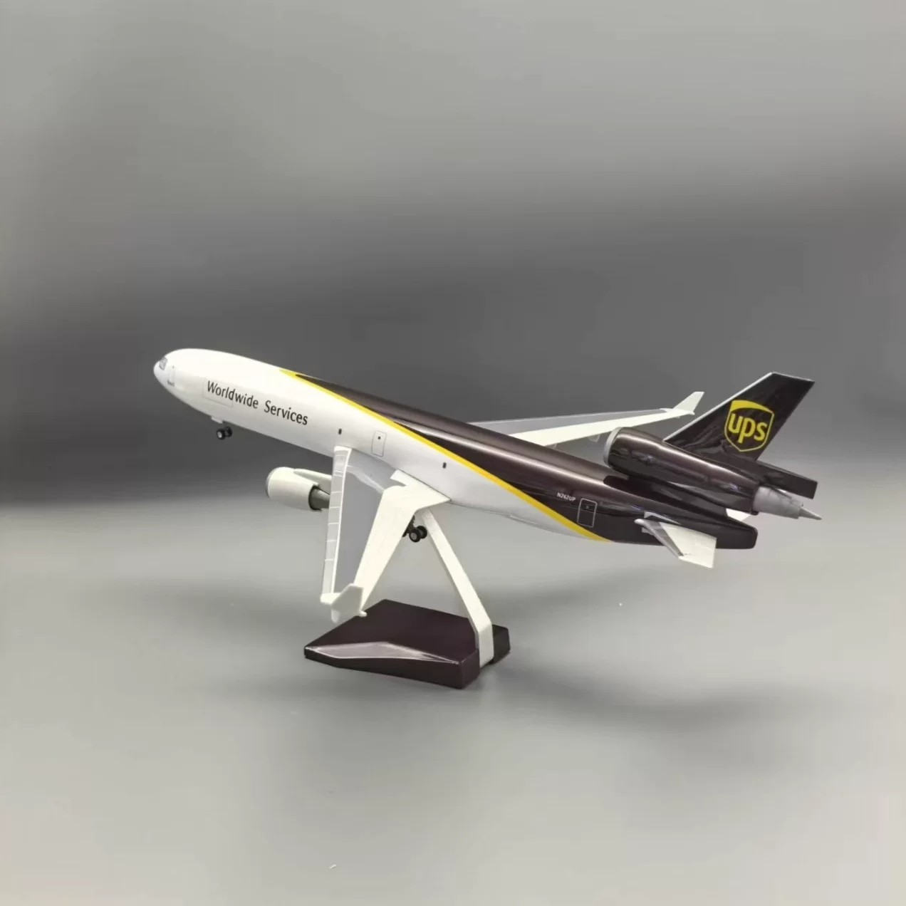 1:130 UPS McDonnell Douglas MD-11 Boeing 747 Aircraft Landing Gear Plane Model