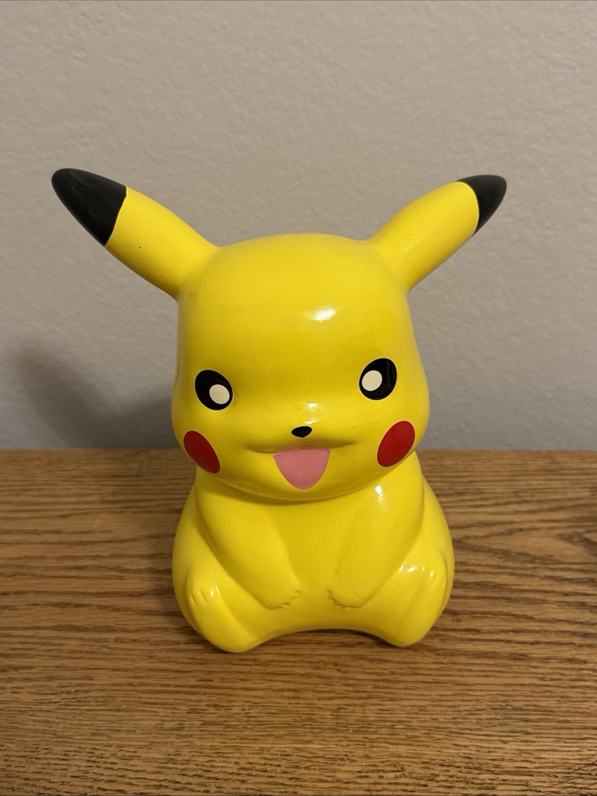 Pikachu Nintendo Pokémon Ceramic Coin Piggy Bank Fab NY 2017 No Plug