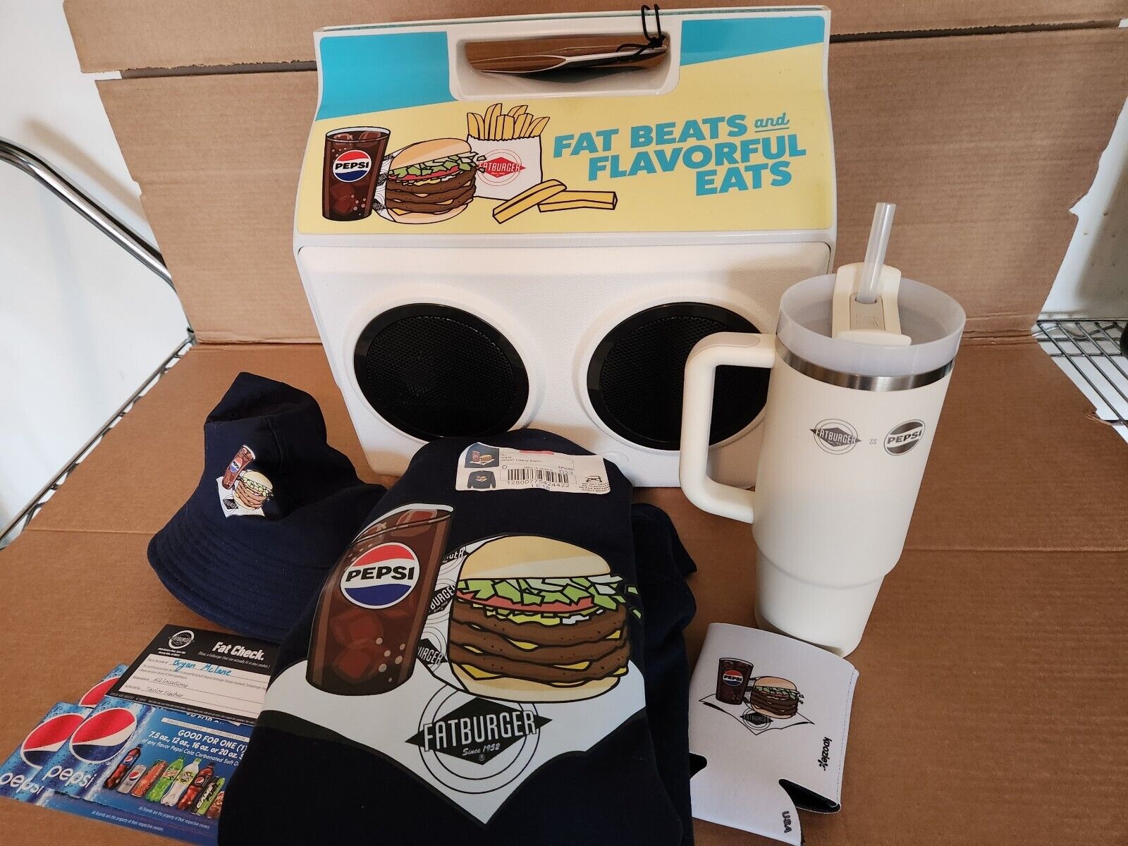 Igloo Playmate Kool Tunes Cooler Fat Burger Special Edition - LOTS OF EXTRAS
