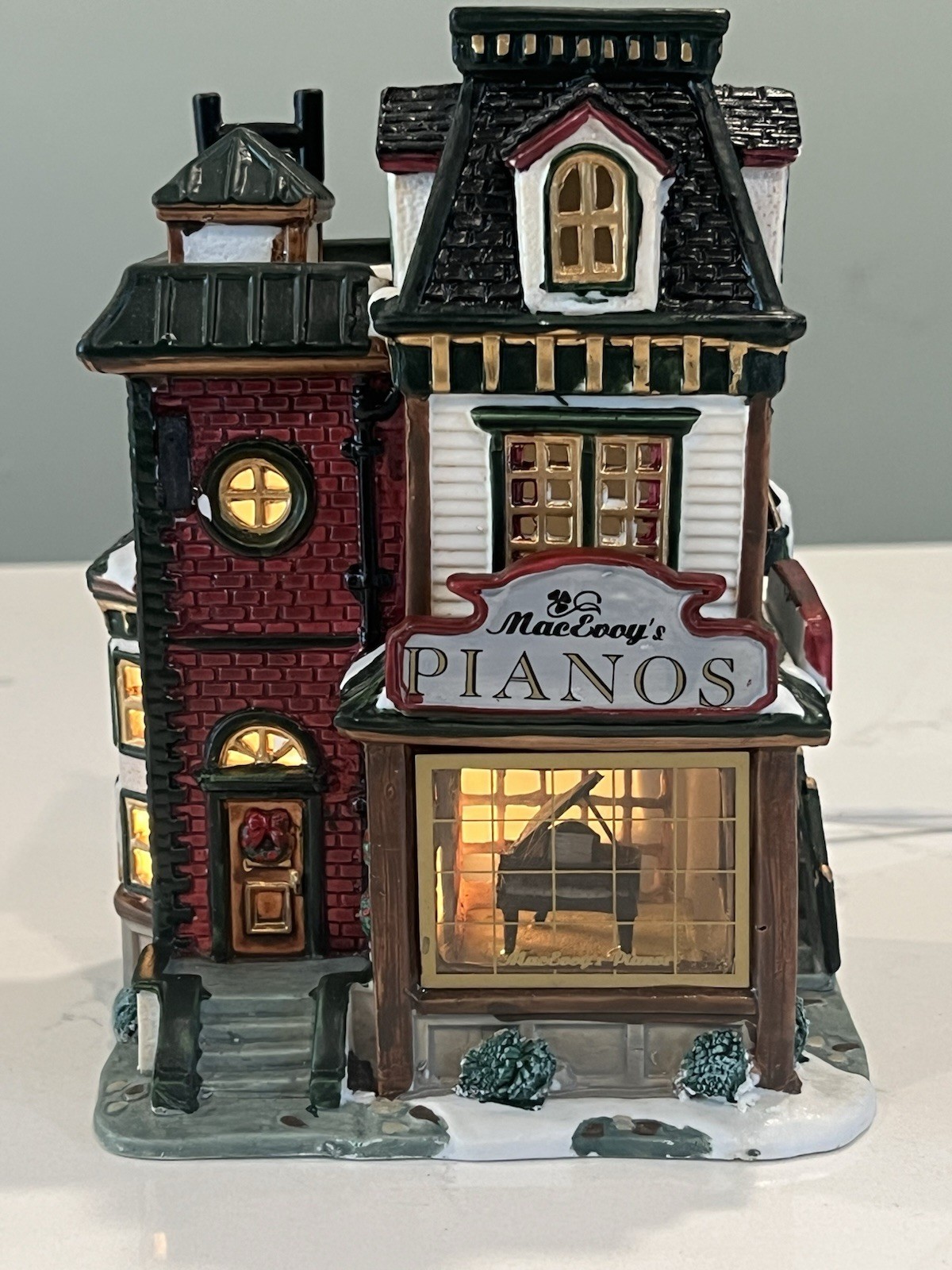 Lemax 2000 Mac Evoy's Pianos Caddington Village Lighted Christmas House