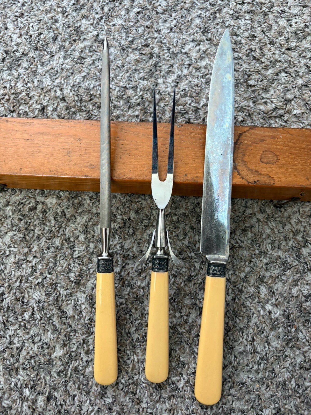 Vtg Landers Frary & Clark / Meriden Cutlery 3pc Large Carving Set Cream Handles