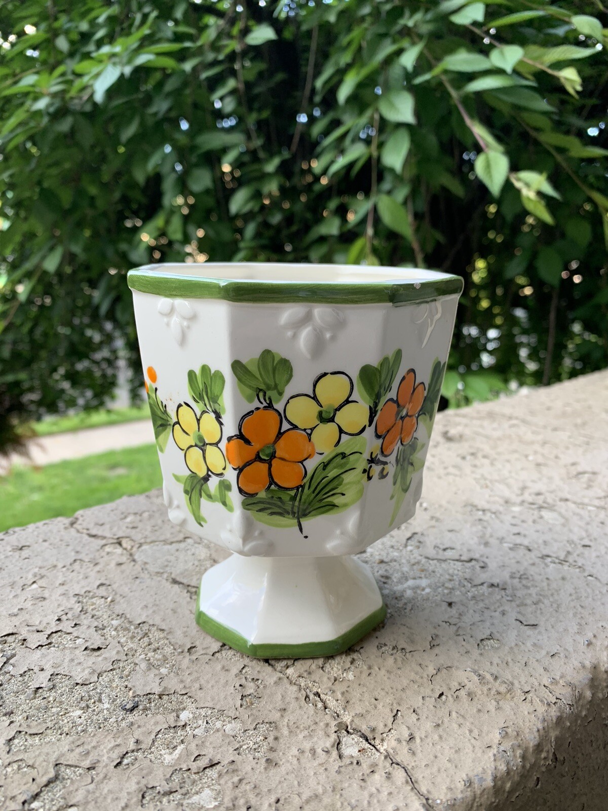 VTG RELPO FOOTED RAISED WHITE DAISY GREEN PLANTER 5977