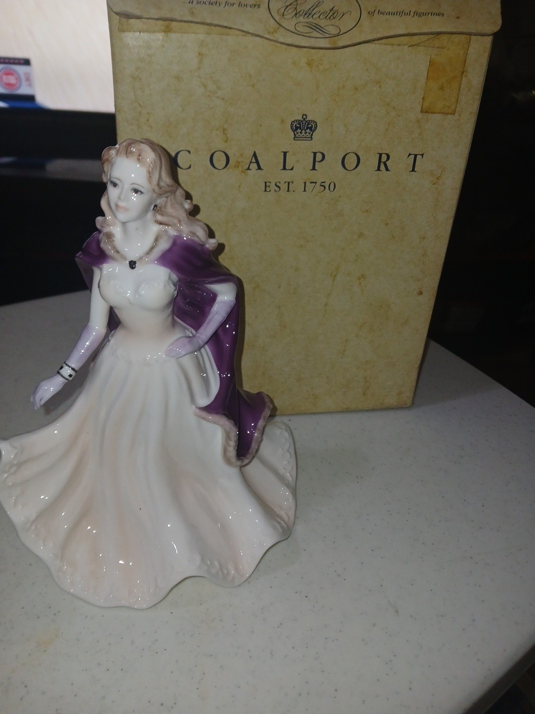 Coalport Vivien Ladies of Fashion Figurine - 1998 Ltd Ed /2000 Gus Home Shopping Coalport Vivien Ladies of Fashion Figurine - 1998 Ltd Ed /2000 Gus Home Shopping