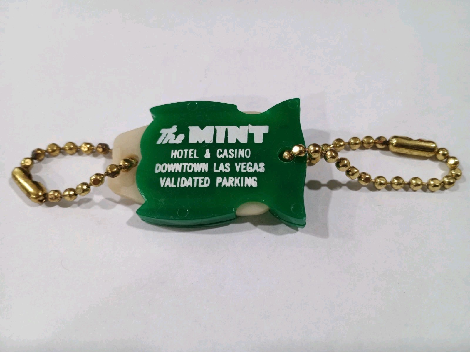 THE MINT CASINO LAS VEGAS, NEVADA OWL KEYCHAIN GREAT FOR ANY VINTAGE COLLECTION