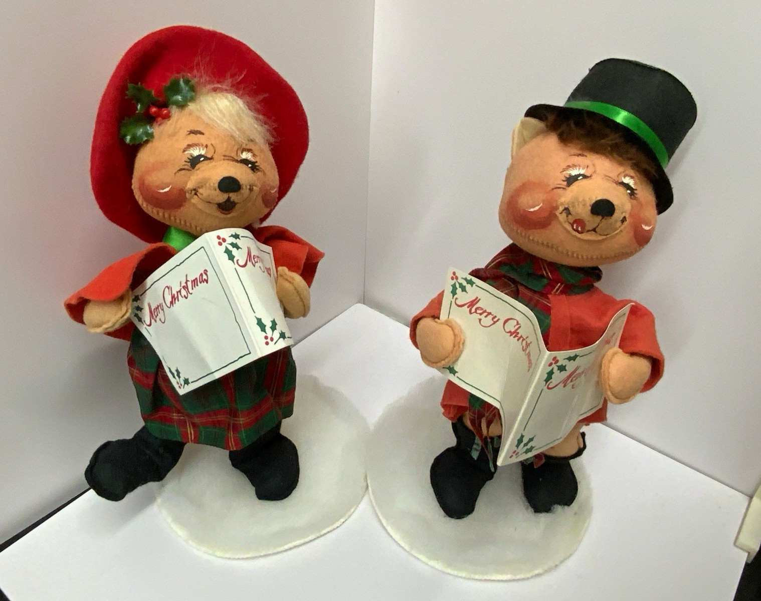 Annalee 1996 Christmas Caroler Figurines Set of 2 Plaid Fabric Multicolor 13 in Annalee 1996 Christmas Caroler Figurines Set of 2 Plaid Fabric Multicolor 13 in