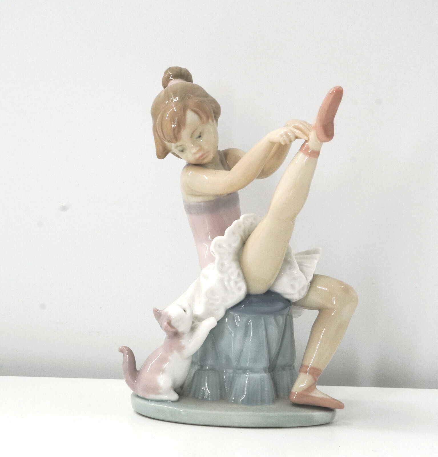 Lladro Figurine #6014 Tuesday\'s Child, Ballerina And Kitten, In Box Lladro Figurine #6014 Tuesday\'s Child, Ballerina And Kitten, In Box