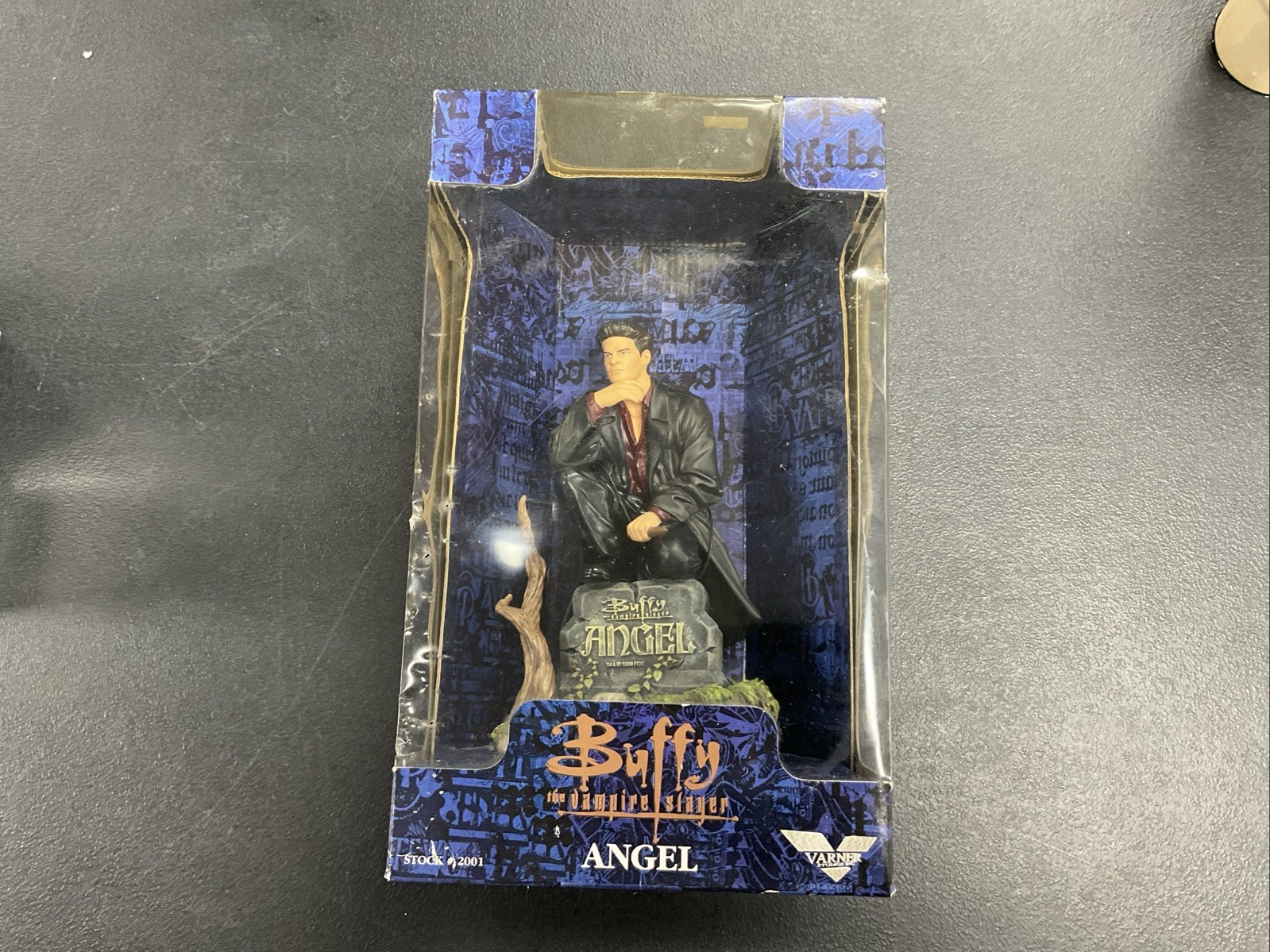 Buffy The Vampire Slayer - Angel 9\