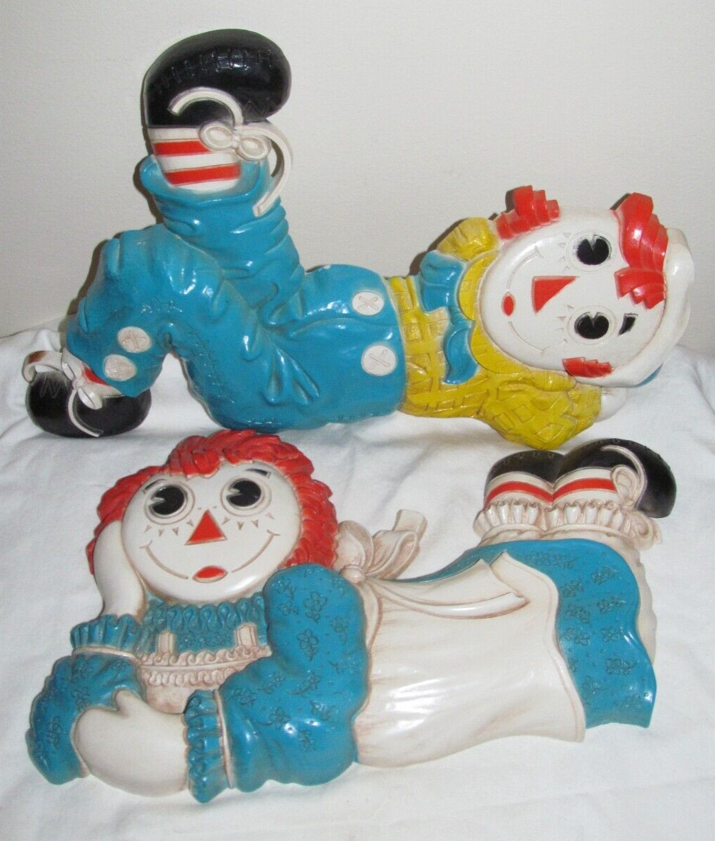 (2) 1977 Vintage Raggety Ann and Andy Reclining Wall Plaques 