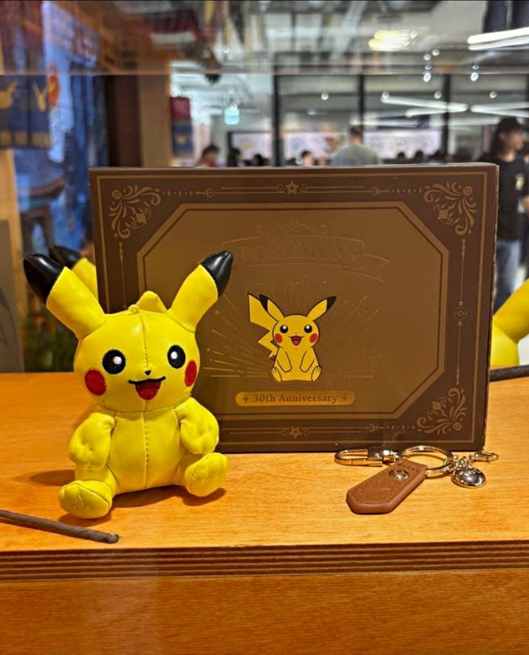 Pokémon Pikachu 30th Anniversary Leather Keyring NEW