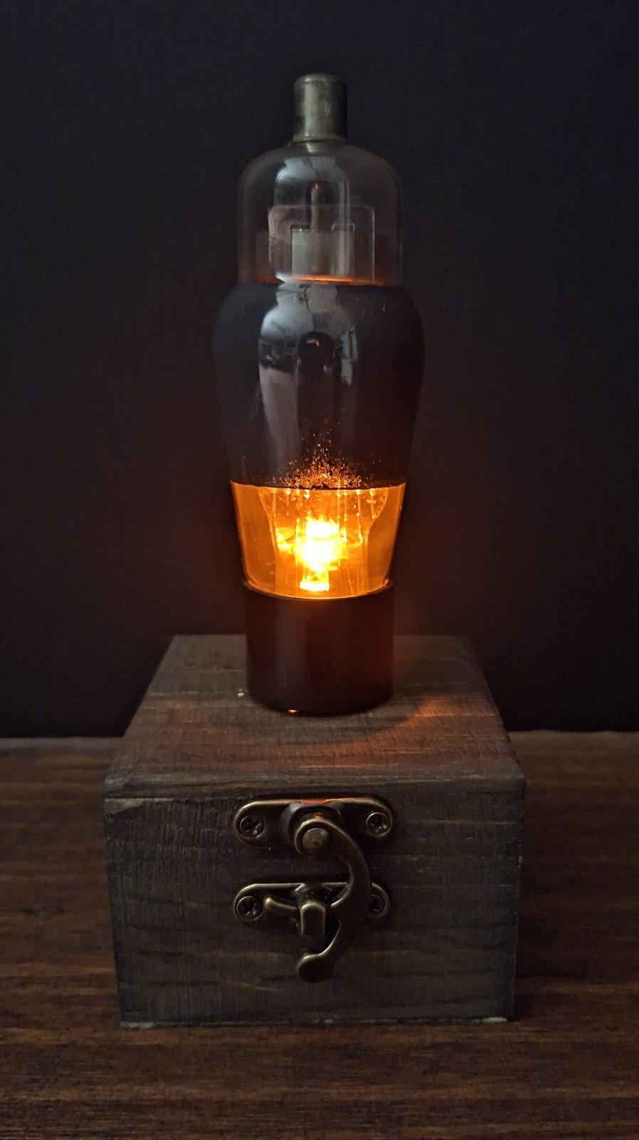 Old Vintage Radio Lighted Vacuum Tube - LED Night Light / Amplifier Desk Lamp