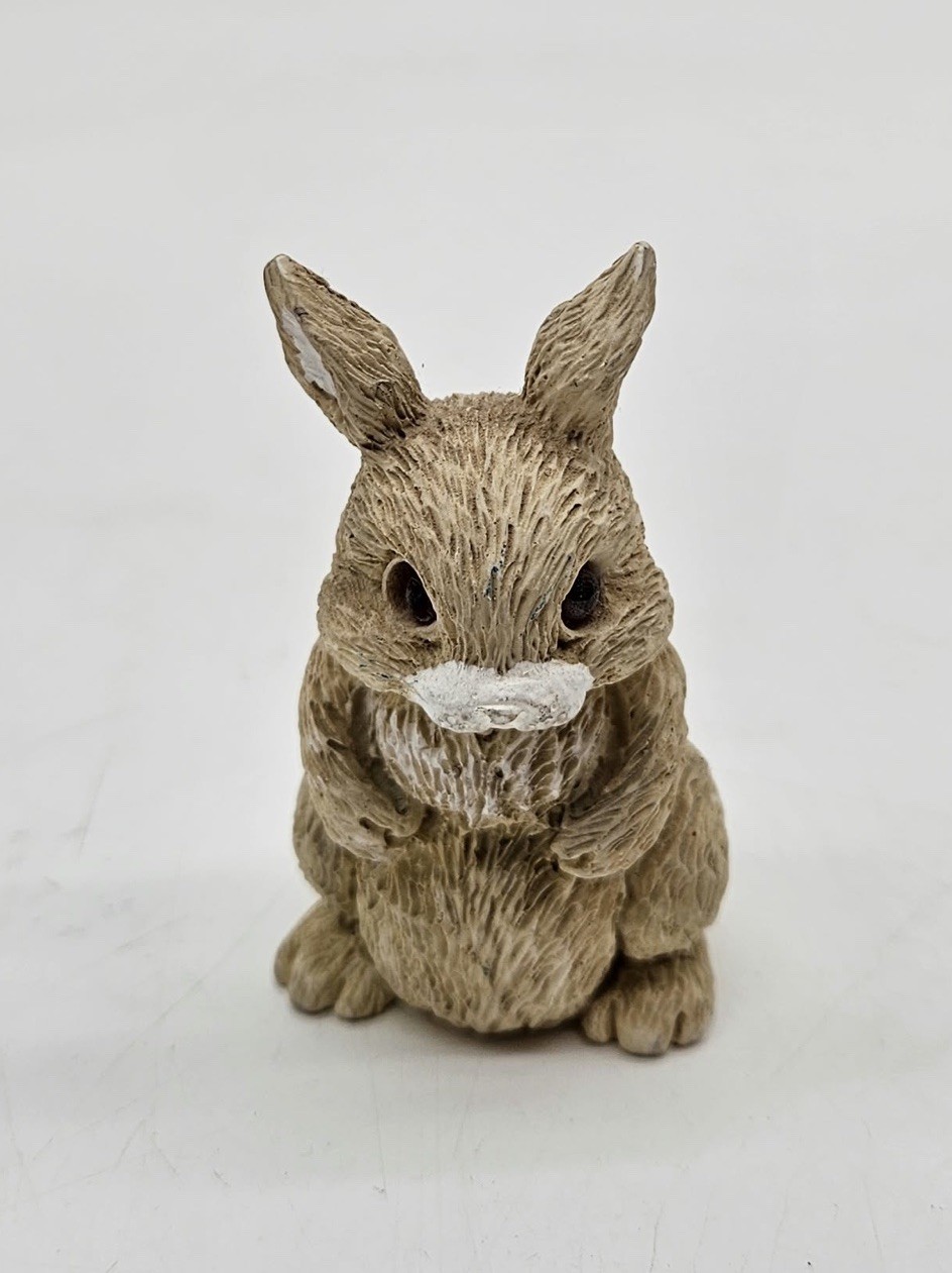 Stone Critters Bunny Sitting \'88 Figurine USA 2.25 inches