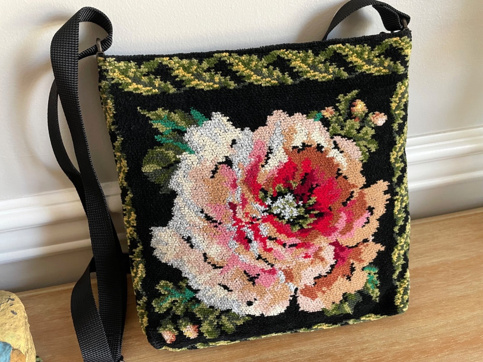 Beautiful Vintage inspired~ CHENILLE FLORAL ROSE Crossbody BAG Purse NEW Beautiful Vintage inspired~ CHENILLE FLORAL ROSE Crossbody BAG Purse NEW