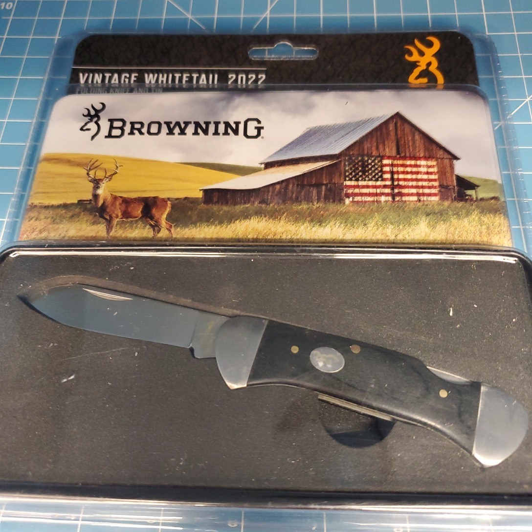 Browning Vintage Whitetail 2022 Lockback Folding Knife Collector Tin 6.1\