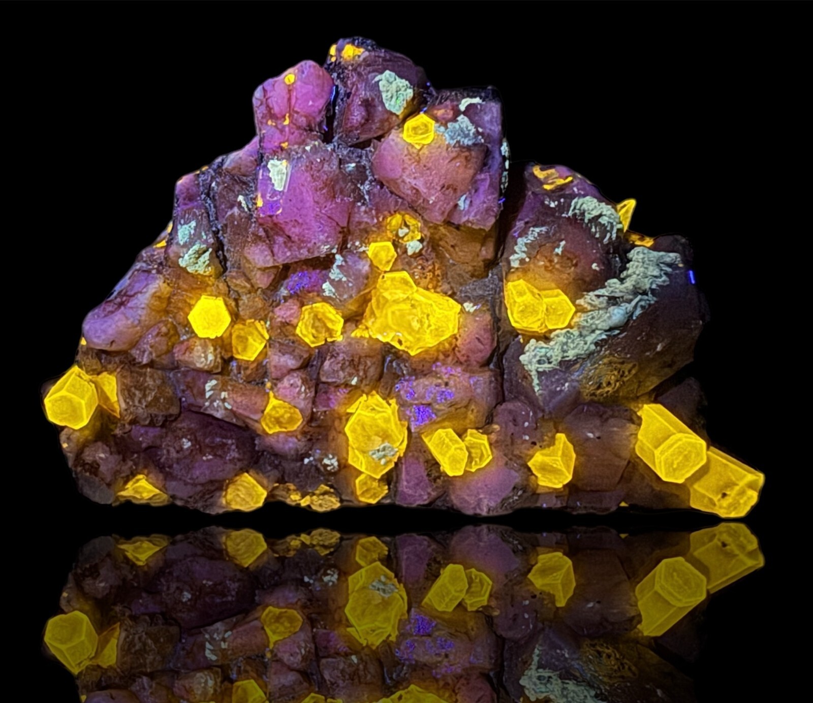 122 Carats Fluorescent Full Terminated Apatite Crystals Feltspar, Skardu Pak.