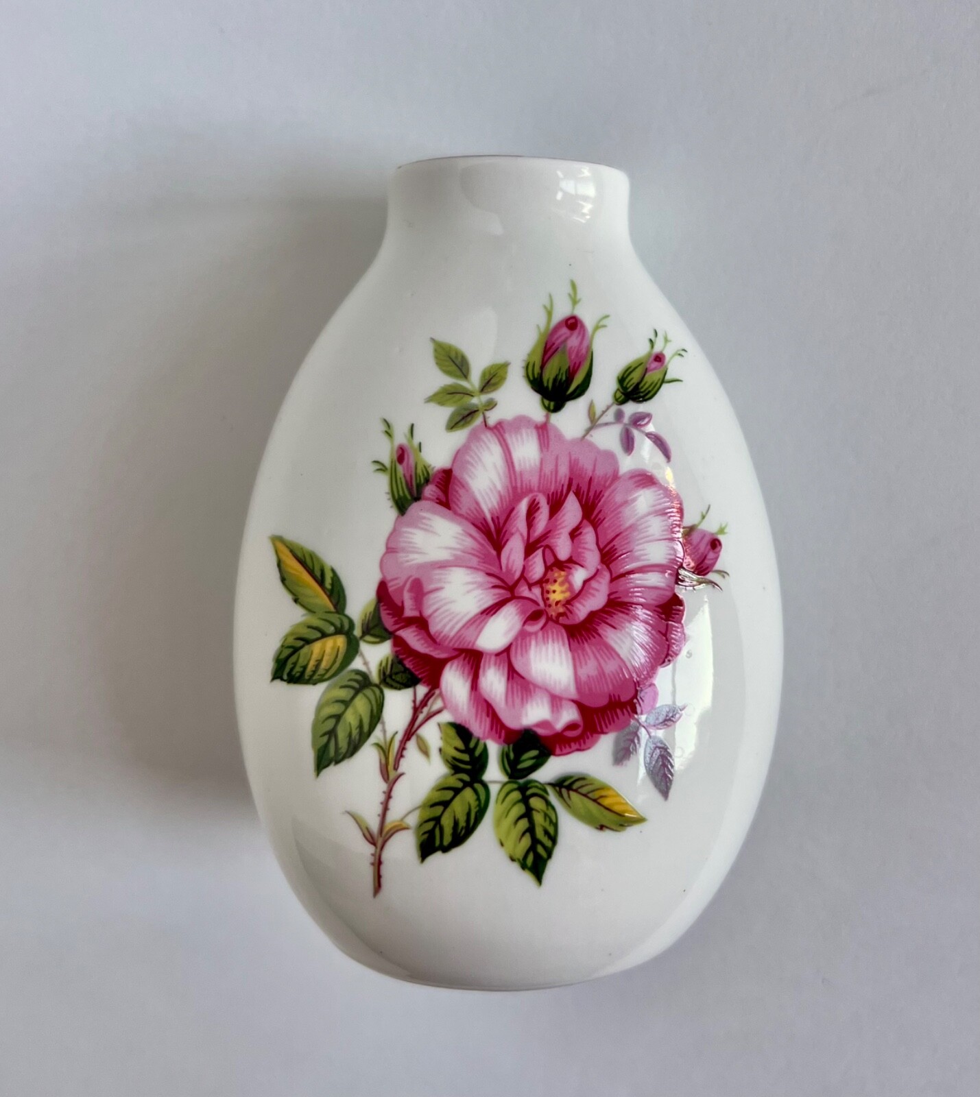 Excellent Vintage Porcelain Budapest A.QUINCUM Small Bud Vase Made in Hungary Excellent Vintage Porcelain Budapest A.QUINCUM Small Bud Vase Made in Hungary