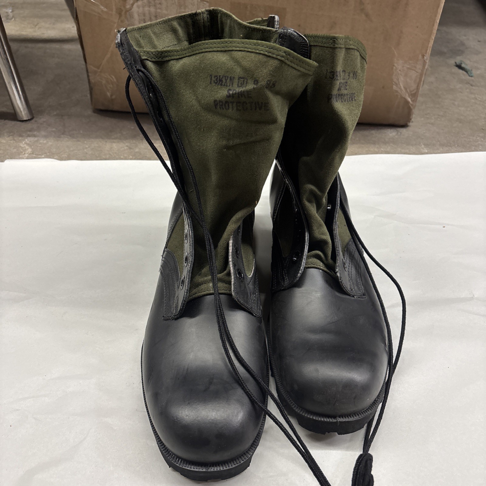 ORIGINAL NWT 1988 US ARMY VIETNAM WAR ERA JUNGLE BOOTS SIZE 13 1/2 XN