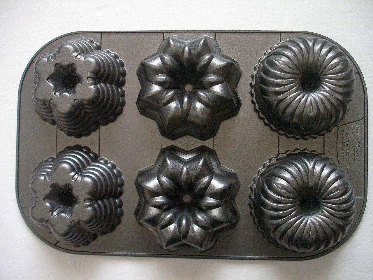 Nordic Ware Multi Mini Bundt Pan 6 Cakes Heavy Cast Aluminum Discontinued Mold