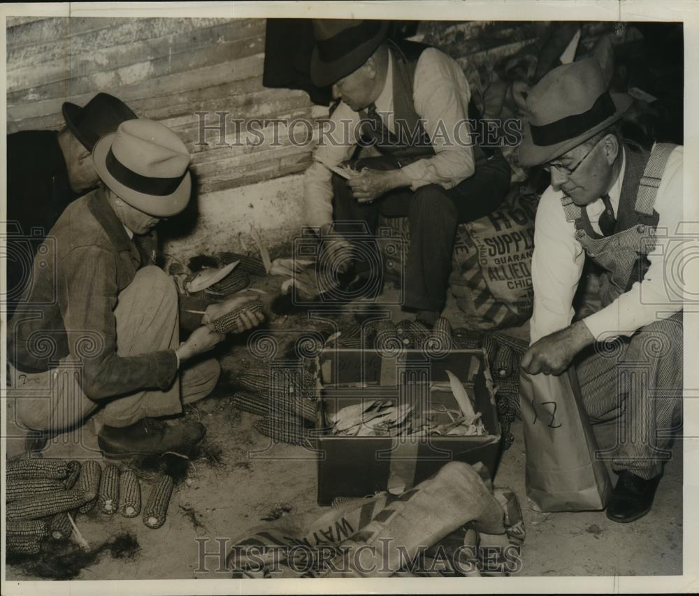 1938 Press Photo Cornhusking, striping husks from corn in a cornhusking contest.