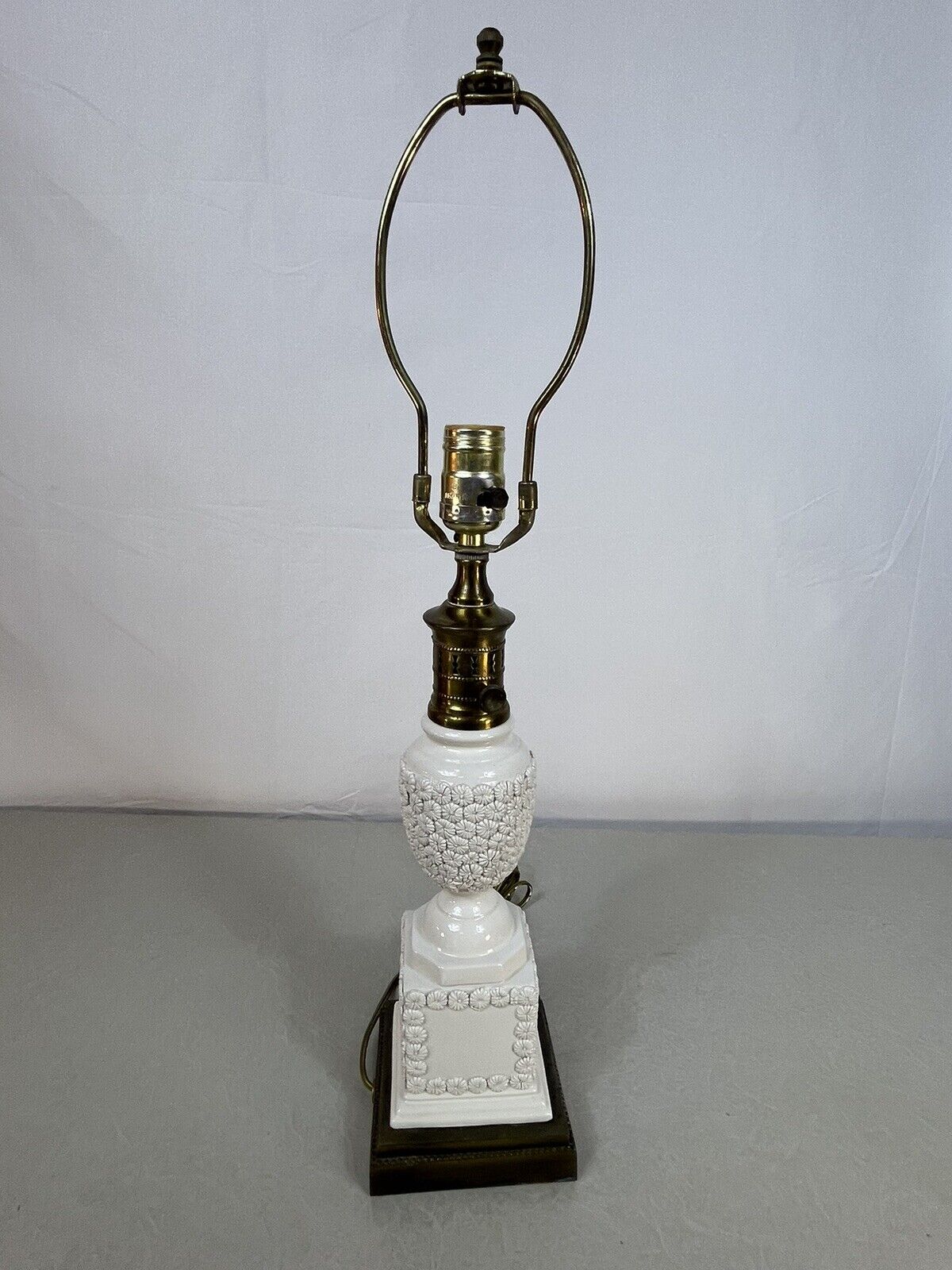 Paul Hanson Applied White Flower Mid-Century Farmhouse Urn Style Table Lamp