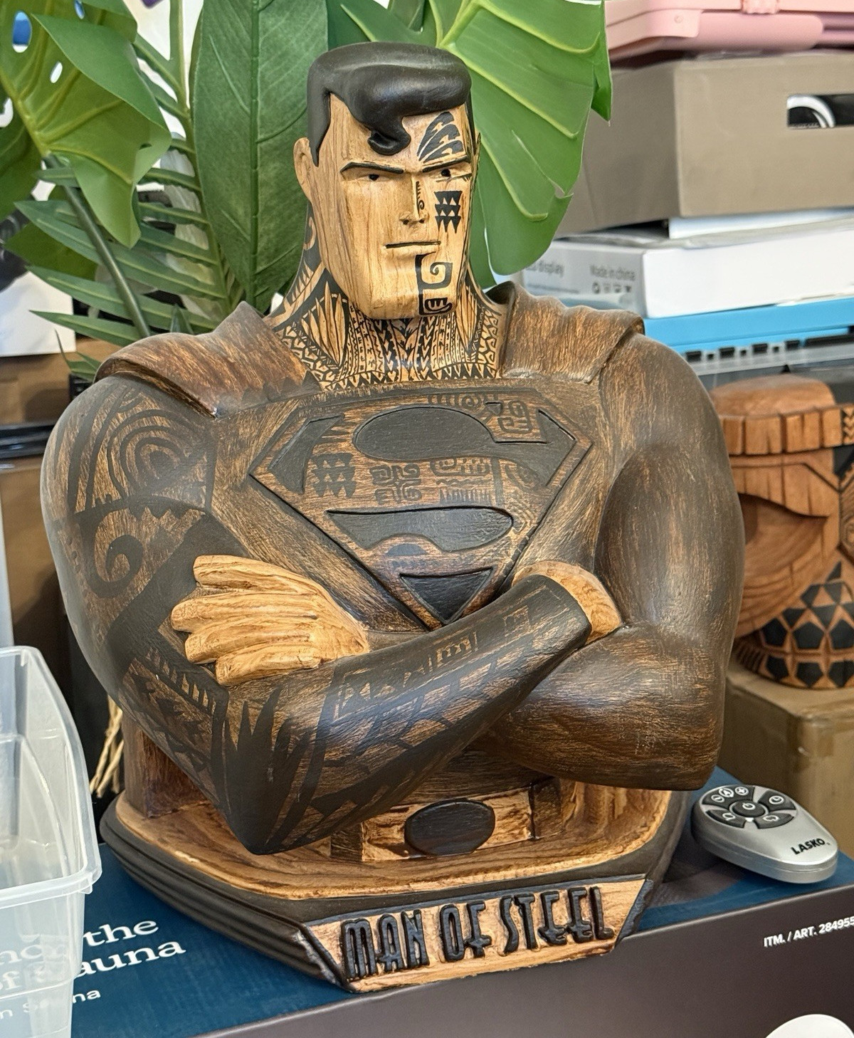 DC Comics Superman Man Wood look Figurine, Tribal Tiki Style, Hand Painted DC Comics Superman Man Wood look Figurine, Tribal Tiki Style, Hand Painted