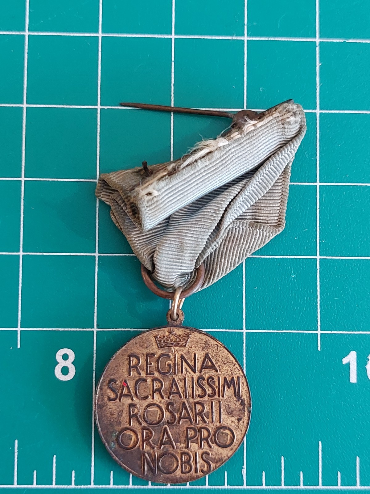 Vintage Catholic Regina Sacratissimi Rosarii Religious Medal On Ribbon Pin