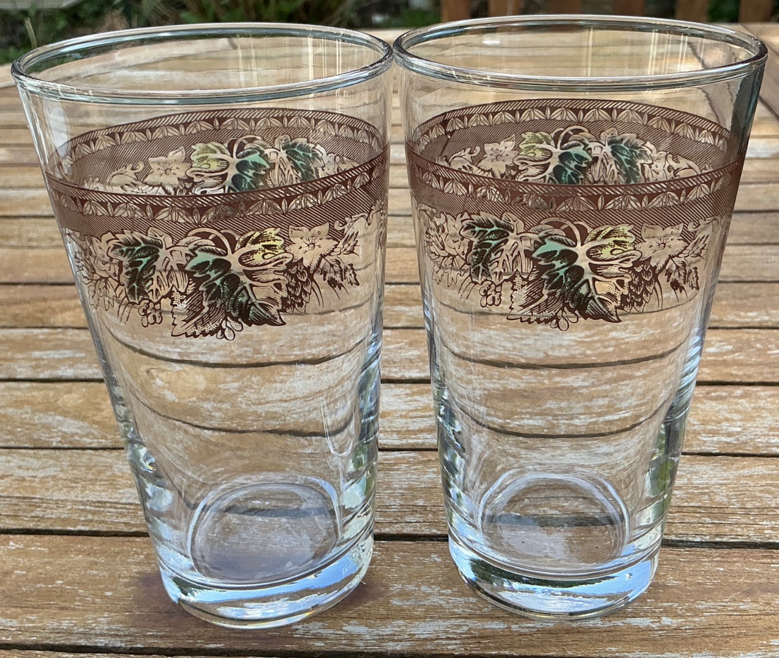 RARE  Set of 2 Johnson Brothers Friendly Village 17 Oz New Shape Iced Tea EXC