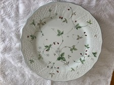 Mikasa Strawberry Fair Dinner Plate Antique Green D3403 Set of  4 picture