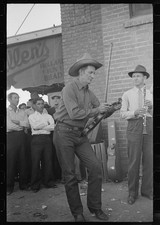 Phoenix Arizona 1940 Orchestra Member Tuning Violin Outside Grocery Store picture