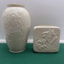 Lenox Masterpiece Collection Vase Embossed Lillie Flowers 24K Gold Trim Set Of 2 picture