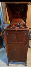 MUSIC- WOW A 1915 Victor Victrola VV-XI, a popular model   picture