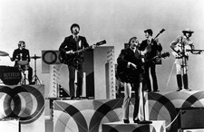 Photo of Neil YOUNG Stephen STILLS BUFFALO SPRINGFIELD L R Dewey M- Old Photo picture