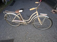 Vintage 1960s Schwinn Deluxe American ladies' bike - ALL ORIGINAL  picture