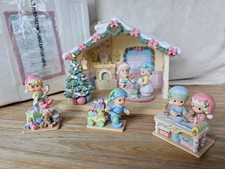 Enesco Hawthorne Village Precious Moments Christmas House 2004 Santa's Workshop picture
