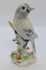 Vintage Wales Porcelain Sparrow/Finch Bird Perch Figurine Japan 5.5” Tall NICE picture