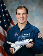 ASTRONAUT MICHAEL J BLOOMFIELD PORTRAIT NASA 1995 8.5X11 PHOTO picture