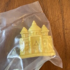 Red Rose Tea Wade World Monument Series TAJ MAHAL Yellow Figurine NEW picture