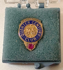 Rare GE 40-Yr QUARTER CENTURY CLUB EMPLOYEE SERVICE PIN; 2.3 Gms 10K Gold & Ruby picture