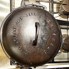 Griswold Cast Iron Dutch Oven No. 9 with Lid, Erie PA USA (Marked 2552) picture