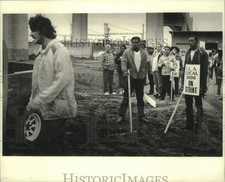 1986 Press Photo International Longshoremen's Association members strike picture