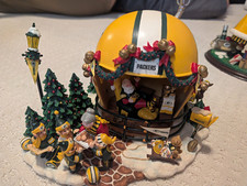 Green Bay Packers Christmas Santa Claus Resin Figurine Sculpture 3D Effect picture