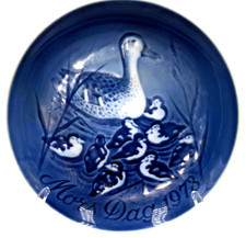 B & G Copenhagen Porcelain Denmark Mors Dag Mothers Day Plate Duck & Babies 1978 picture