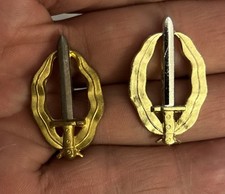 Pair Of Royal Australian Infantry Corps collar badges (variation Of Prongs) ￼ picture