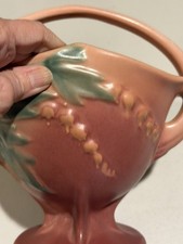 VINTAGE ROSEVILLE POTTERY / SNOWBERRY BASKET / DUSTY ROSE / LEAFY BERRY CLUSTERS picture