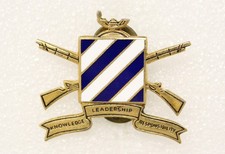 Army DI pin 9994 - 3rd Infantry Division NCO Academy - p/b, nhm picture
